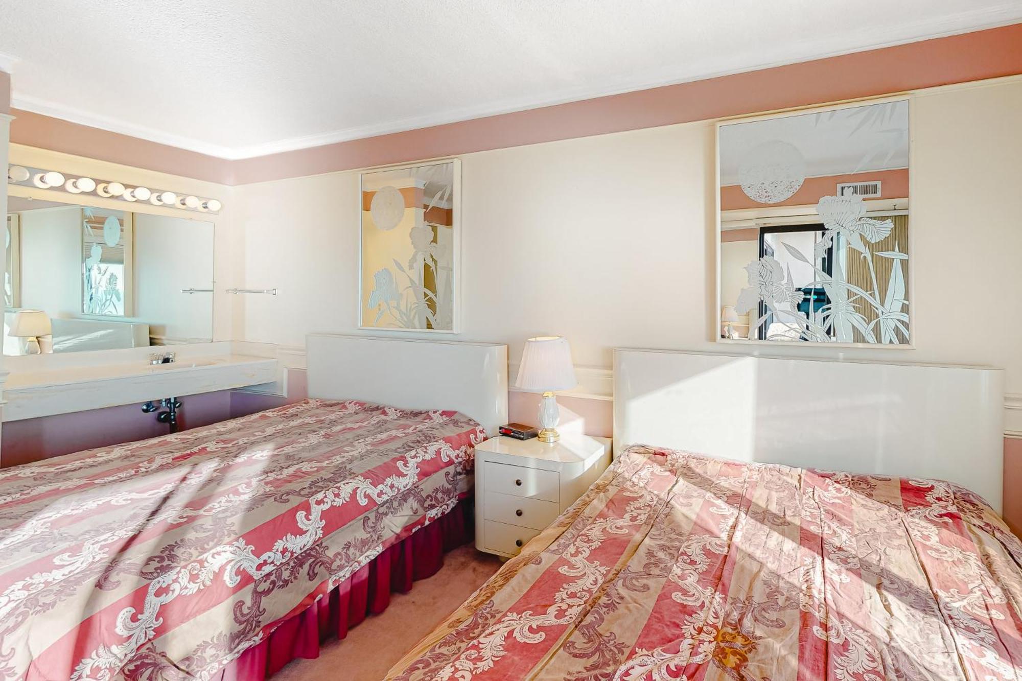 Plaza II Hotel Ocean City Room photo